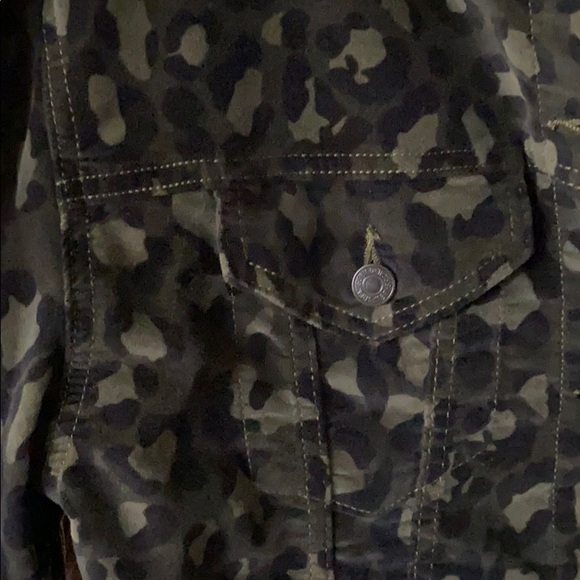 Levi’s camo print jacket - Picture 5 of 6